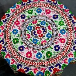 رومیزی گرد سوزن دوزی و آینه کاری B-5 با پارچه کتان و دوخته شده با نخ سوزن دوزی با کیفیت