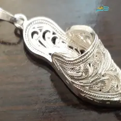 آویز ملیله طرح چارق جنس نقره درجه 1 و کاملا دست ساز  به شیوه ملیله زنجان