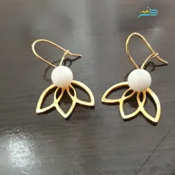 گوشواره نقره طرح سه پر مروارید با آبکاری طلا کاملا دستساز و با عیار بالا مقاومت عالی با کیفیت