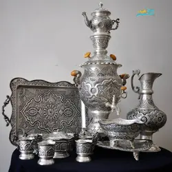 سرویس سماور ٣.٥ لیتری و چایخوری قلم دست اعلاء اثر استاد نقیان با روکش کوره ای