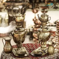 سرویس سماور کوچک ١.٥ لیتری برنجی رنگ ثابت دو طرح خطی و قلمزنی