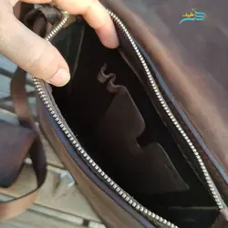 کیف دوشی مردانه دست دوز و دستساز تهیه شده با چرم بی نظیر کریزی هورس