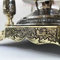 سماور زغالی برنجی ۸ لیتری مدل جام، نقوش ختایی، اسلیمی و بزم