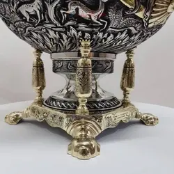 سماور برنجی زغالی ۸ لیتری مدل جام ریزه قلم اسلیمی و برجسته نقوش انسانی سبک اروپایی