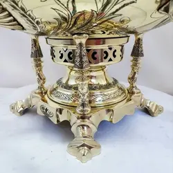 سماور برنجی زغالی ۶ لیتری مدل عدسی دسته ملکه کنده کاری سنتی خاص و انحصاری