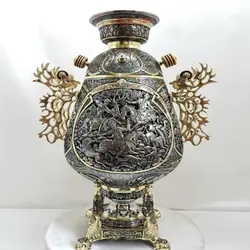 سماور زغالی ۸ لیتری مدل جام سیاه قلم، نقش شکارگاه، اسلیمی، گل مرغ و بزم