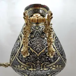 سماور زغالی ۸ لیتری مدل جام سیاه قلم، نقش شکارگاه، اسلیمی، گل مرغ و بزم