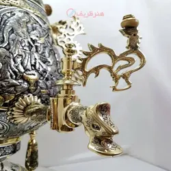 سماور زغالی ۸ لیتری مدل جام سیاه قلم، نقش شکارگاه، اسلیمی، گل مرغ و بزم