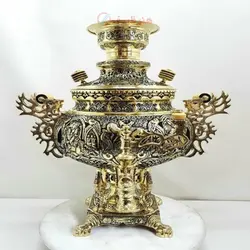 سماور برنجی زغالی ۸ لیتری مدل عدسی قلمزنی شمسه و سیاه قلم بزم و رزم