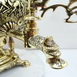 سماور برنجی زغالی ۸ لیتری مدل عدسی قلمزنی شمسه و سیاه قلم بزم و رزم