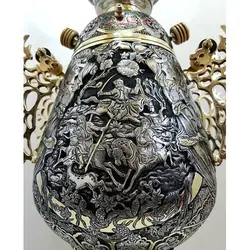 سماور برنجی زغالی ۸ لیتری مدل جام قلمزنی سبک ریزه قلم و سیاه قلم نقش شکارگاه، اسلیمی و گل مرغ