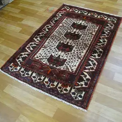 فرش دستباف خمسه زنجان طرح سيب گلاب سایز ذرع و نيم رنگ زمینه كرم رنگ حاشیه كرم کد ۳۸۰۷۴
