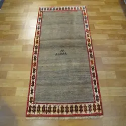 فرش دستباف گبه طرح کف ساده سایز ذرع و نيم رنگ زمینه خودرنگ رنگ حاشیه خودرنگ کد ۳۸۴۸۴