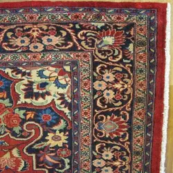 فرش دستباف بيجار طرح لچک و ترنج سایز قاليچه رنگ زمینه لاكي رنگ حاشیه سرمه اي کد ۳۹۰۰۷