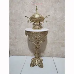 میز تلفن پایه برگی تاجدار، رنگ ثابت، جنس آلیاژ آلومینیوم آبکاری برنج، محصول اصفهان