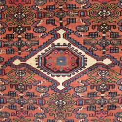 فرش دستباف انجلاس همدان طرح لچک و ترنج سایز قاليچه رنگ زمینه رناسي رنگ حاشیه سرمه اي کد ۳۹۳۴۰