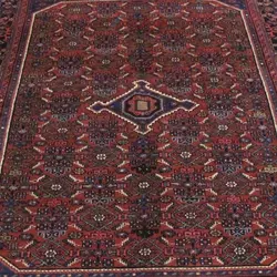 فرش دستباف انجلاس همدان طرح لچک و ترنج سایز قاليچه رنگ زمینه رناسي رنگ حاشیه سرمه اي کد ۳۹۳۴۱