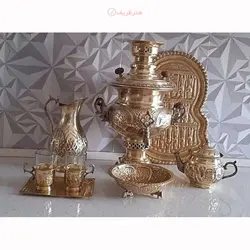 سماور ذغالی برنجی 4 لیتری با سرویس 8 تکه، قلمزنی دست، ضحیم و قابل استفاده