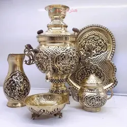 سماور ذغالی برنجی 6 لیتری طرح فرش سیاه قلم، همراه با سرویس کامل، قلم دست و با کیفیت