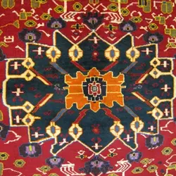 فرش دستباف گبه طرح لچک و ترنج سایز قاليچه رنگ زمینه لاكي رنگ حاشیه كرم کد ۳۹۵۲۹