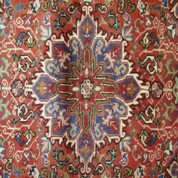 فرش دستباف هريس طرح لچک و ترنج سایز ذرع و نيم رنگ زمینه لاكي رنگ حاشیه سرمه اي کد ۳۹۵۵۹
