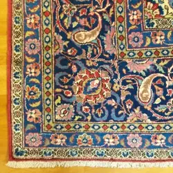 فرش دستباف آنتیک قزوين طرح لچک و ترنج سایز قالي رنگ زمینه لاكي رنگ حاشیه سرمه اي کد ۳۹۵۶۱