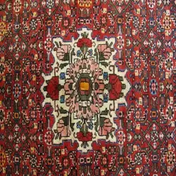 فرش دستباف حسين آباد همدان طرح لچک و ترنج سایز قاليچه رنگ زمینه لاكي رنگ حاشیه سرمه اي کد ۳۹۷۹۵