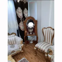 ویترین فلورانس ارتفاع ۱۶۰ لمسه کاری شده، چوب روس، روکش مازول، برنز برنج، با ظاهری زیبا و شیک