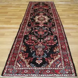 فرش دستباف لاله جين همدان طرح لچک و ترنج سایز كناره رنگ زمینه سرمه اي رنگ حاشیه لاكي کد ۳۹۹۹۹