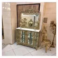 آینه کنسول برنزی بوفه دار، با شمعدان و ساعت طرح گل ترمه، بسیار زیبا و با کیفیت مناسب منزل