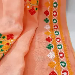 شال سوزندوزی طرح مثلث اینه کاری با پارچه نخی درجه یک و کار شده  کد 013، زیر قیمت بازار