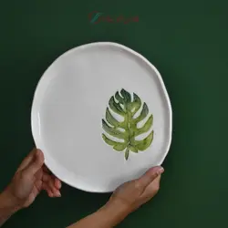 بشقاب سرامیکی اُلِنی دست ساز طرح برگ انجیری با گل سرامیک و لعاب بدون سرب