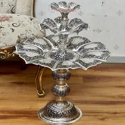 کنار مبلی سه طبقه لوکس مناسب پذیرایی و مهمانی ها قلم زنی مشبک