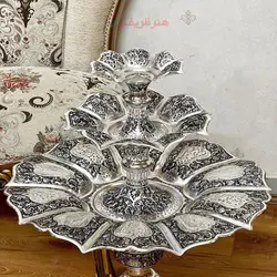 کنار مبلی سه طبقه لوکس مناسب پذیرایی و مهمانی ها قلم زنی مشبک