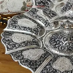 کنار مبلی سه طبقه لوکس مناسب پذیرایی و مهمانی ها قلم زنی مشبک