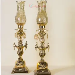 شمعدان طرح گل یاس با بدنه برنزی و پرداخت کاری شده