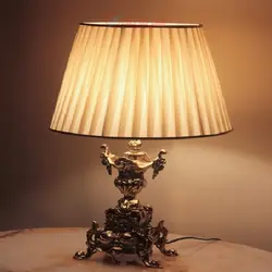 آباژور رومیزی شیلد دار جنس بدنه برنزی و رنگ ثابت