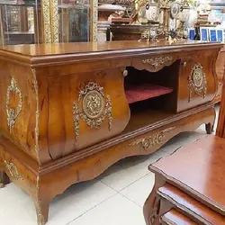 میز تلویزیون معرق کاری، اجرا شده با چوب روس درجه یک و رنگ چند لایه پولیشی