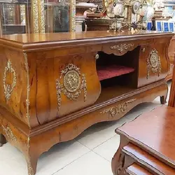 میز تلویزیون معرق کاری، اجرا شده با چوب روس درجه یک و رنگ چند لایه پولیشی