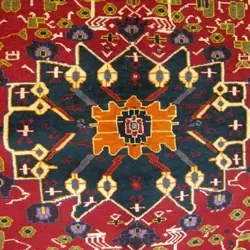 فرش دستباف گبه طرح لچک و ترنج سایز قاليچه رنگ زمینه لاكي رنگ حاشیه كرم کد ۳۹۵۲۹