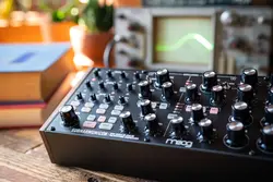 سینتی سایزر موگ MOOG SUBHARMONICON