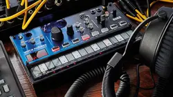 سینتی سایزر کرگ Korg Volca Nubass
