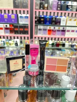 کد940 پالت رژگونه+سی سی کرم مک+فرمژه اتویی+رژ منهتن بدون سرب+پنکیک دوسه+صابون لیفت مورلی