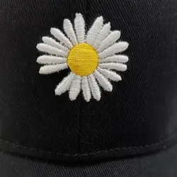 کلاه بیسبالی زنانه اسپرت طرح گل بابونه گلدوزی