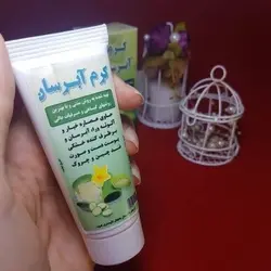 کرم آبرسان خیار و آلوئه ورا: راهی برای داشتن پوستی تازه و جوان🥒🍋🍾 - طبیب خاص