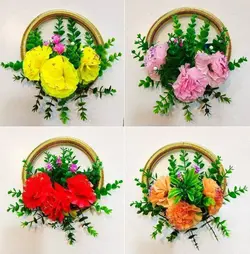 حلقه گل پشت دری