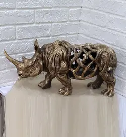 مجسمه کرگدن هندی