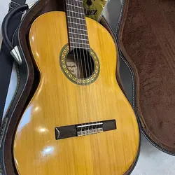 خرید گیتار کلاسیک استاد احسان روغنی دست ساز - دنیای ساز