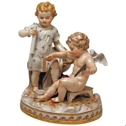 مجسمه دکوری چینی آنتیک قدیمی مایسن آلمان Meissener Figuren Cherubs Allegorie der Geometrie Modell C47 Acier hergestellt um 1870