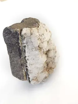 کریستال کوارتز تجمعی بر بستر سنگ نمونه ی ویژه S434 سنگشو